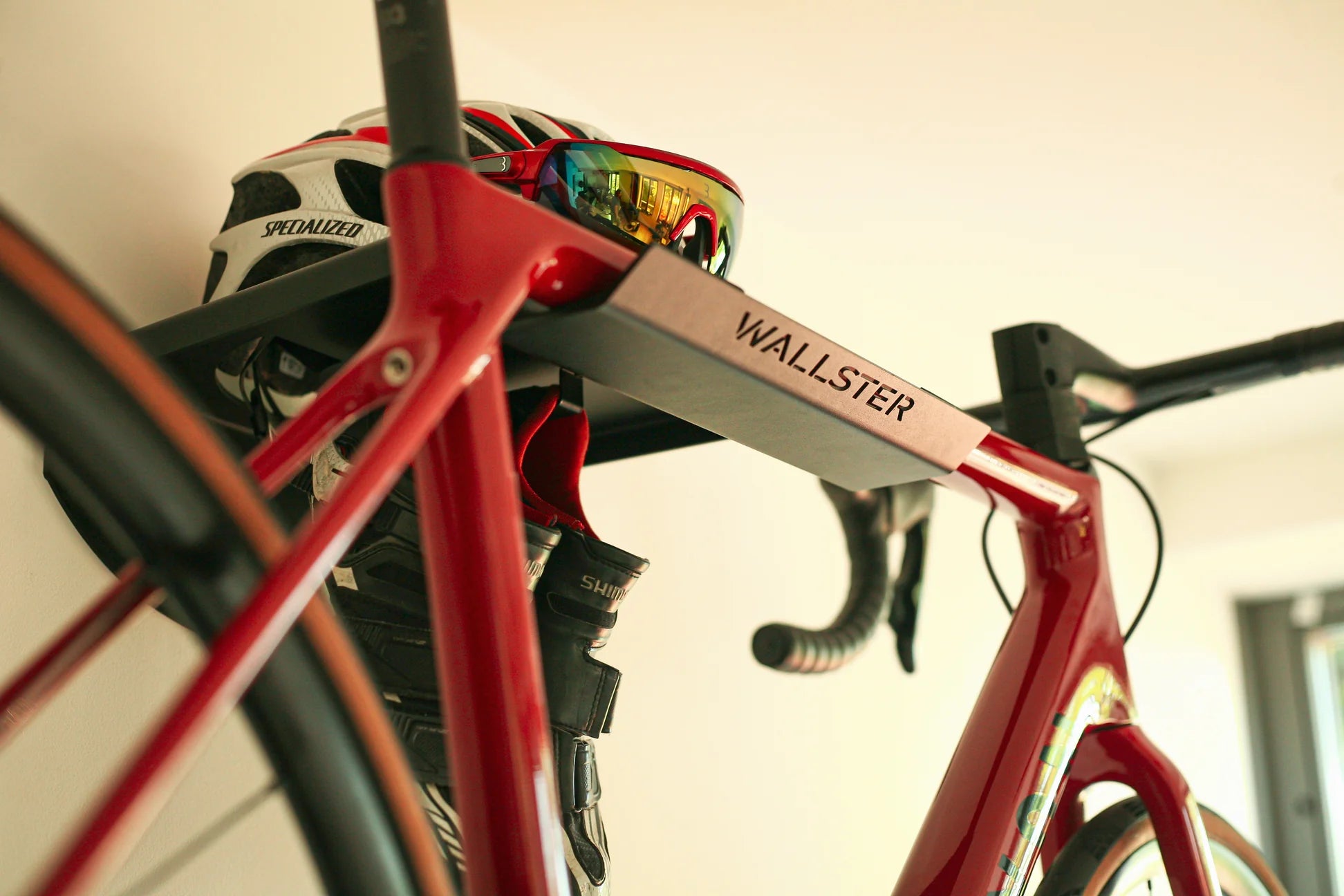 Hoe hang ik mijn fiets aan muur? Fietsbeugel van Wallster is betrouwbaar, ijzersterk en artistiek!
